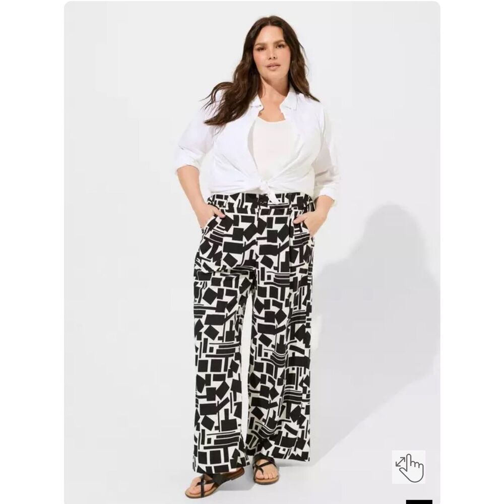 EUC torrid Black & White Geometric Wide Leg Pants